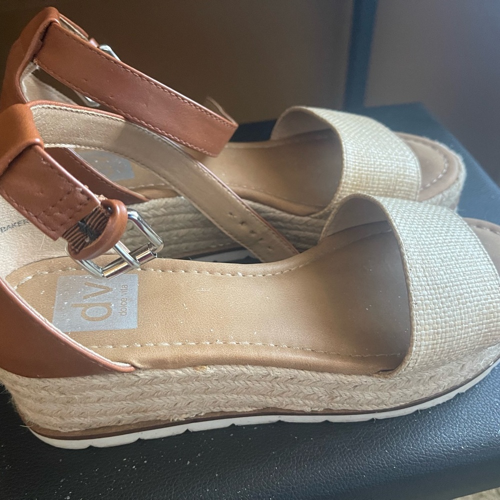 Dolce Vita Women's Tan and Cream Wedge Sandals